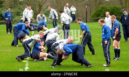 20/3/2002 ENGLAND RUGBY TEAM TRAINING IM PENNYHILL PARK HOTEL FÜR IHR SPIEL MIT WALES. BILD DAVID ASHDOWN. RUGBY Stockfoto