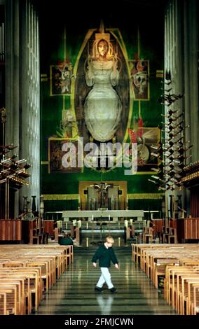 Christ in Glory Tapestry Februar 1998 Coventry Cathedral Tapestry which Wurde gerade für einen Preis von £17000 gereinigt Stockfoto