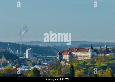 Schloss Hellenstein über der Stadt Heidenheim an der Brenz im Osten Baden-Württembergs. Stockfoto