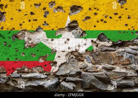 Konzept der politischen Situation in Myanmar (Burma) mit einer beschädigten, bemalten Flagge auf einer rissigen Wand mit Löchern. 3D-Illustration. 3D-Rendering Stockfoto