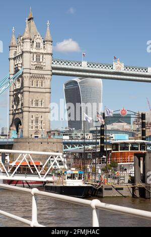 London entlang der Themse Stockfoto