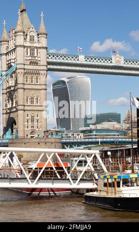 London entlang der Themse Stockfoto