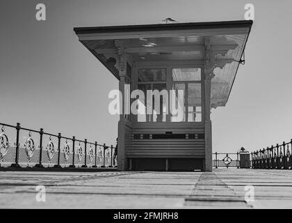 Ein schöner sonniger Tag auf dem viktorianischen Pier in Swanage Stockfoto