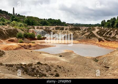 Verlassene Kupfermine und Tailings Lagoon im Wheal Maid Valley, St. Day, Cornwall, Großbritannien Stockfoto