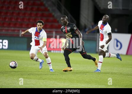 Serhou Guirassy aus Rennes zwischen Marquinhos und Danilo Pereira vom PSG während des französischen Ligue-1-Fußballspiels zwischen Stade Rennais und Paris Saint-Germain am 9. Mai 2021 im Roazhon Park in Rennes, Frankreich - Foto Jean Catuffe / DPPI / LiveMedia Stockfoto