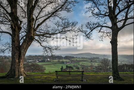 Ein Platz zum Sitzen. Abbey Walk in Shaftesbury, Dorset, Großbritannien, hat einige tolle Aussichten. Stockfoto