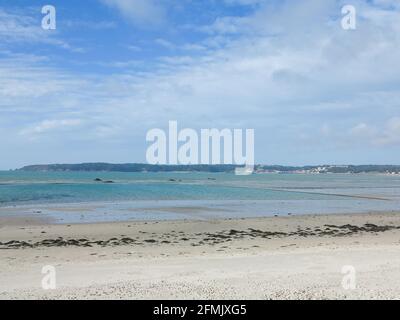 Blick über die St. Aubin's Bay in St. Helier Jersey Island auf den Channel Islands. Stockfoto