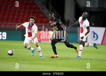 Serhou Guirassy aus Rennes zwischen Marquinhos und Danilo Pereira vom PSG während des französischen Ligue-1-Fußballspiels zwischen Stade Rennais und Paris Saint-Germain am 9. Mai 2021 im Roazhon Park in Rennes, Frankreich - Foto Jean Catuffe / DPPI Stockfoto