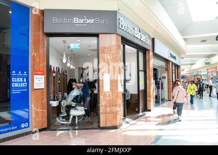 Athlone, Westmeath, Irland, 10. Mai 2021. Friseur in Athlone schneidet am ersten Tag Haare von Kunden oder öffnet sie wieder mit der Easing der covid 19 Einschränkungen. Quelle: Eoin Healy/Alamy Live News Stockfoto