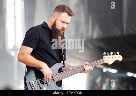 Valencia, Spanien. Mai 2021. Johny Sanchez spielt auf der Bühne während des Konzerts von Nits al Carme im Auditorio Marina Sur in La Marina de Valencia. Kredit: SOPA Images Limited/Alamy Live Nachrichten Stockfoto