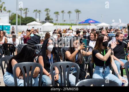 Valencia, Spanien. Mai 2021. Menschen mit Gesichtsmasken besuchen das Konzert von Nits al Carme im Auditorio Marina Sur in La Marina de Valencia. Kredit: SOPA Images Limited/Alamy Live Nachrichten Stockfoto