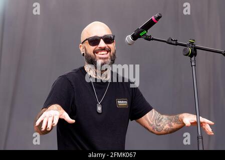 Valencia, Spanien. Mai 2021. Medi Resnon (Mediyama) tritt auf der Bühne während des Konzerts von Nits al Carme im Auditorio Marina Sur in La Marina de Valencia auf. Kredit: SOPA Images Limited/Alamy Live Nachrichten Stockfoto