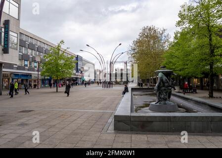 Einkaufsfußgängerzone im Stadtzentrum in Basildon, Essex, Großbritannien. Einkaufsviertel in der High Street, während der COVID 19-Pandemie. Ruhig. Zentrale Ausstattung Stockfoto