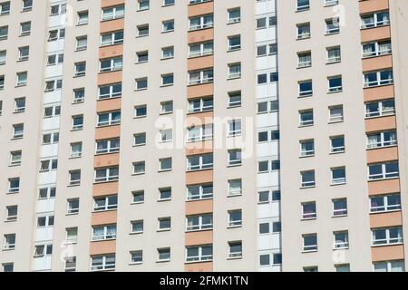 Fensterausschnitt für Sozialwohnungen eines Hochhauses, Grafton Place, Townhead, Glasgow, Schottland, VEREINIGTES KÖNIGREICH Stockfoto