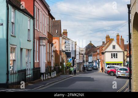 Manningtree Essex, Blick auf die Manningtree High Street mit Blick auf das westliche Ende der Stadt, Essex, England, Großbritannien Stockfoto