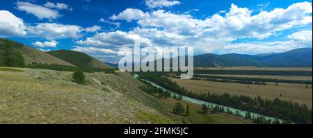 Altai-Berge. Fluss Argut. Wunderschöne Hochlandlandschaft. Russland. Sibirien. Stockfoto