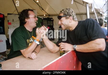 Jared Hasselhoff von der Bloodhound Gang Band am Merch Stall Glastonbury Festival 2000 Stockfoto