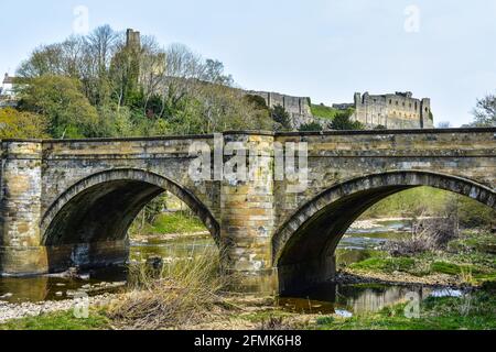 Richmond Castle vom Fluss Swale aus Stockfoto