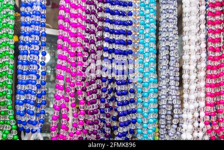 Tasbih Shop Display auf dem Markt, Ich habe dieses Bild Chak Bazar, Dhaka, Bangladesch, Asien aufgenommen Stockfoto