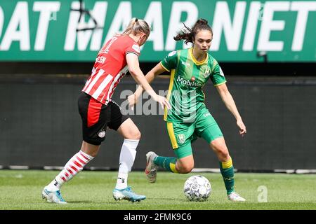 09-05-2021: Vrouwenvoetbal: ADO Den Haag / PSV: Den Haag DEN HAAG, NIEDERLANDE - MAI 9: Nadia Coolen von PSV Eindhoven, Shanique Dessing von ADO Den Haa Stockfoto