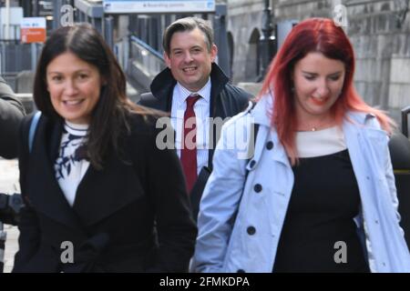 (Von links nach rechts) Lisa Nandy, die weiterhin Schattenaußenminister ist, Jonathan Ashworth, der weiterhin Schattenminister im Gesundheits- und Sozialwesen ist, und Louise Haigh, die weiterhin Schattensekretär in Nordirland ist, verlassen das Unterhaus, nachdem Labour-Chef Keir Starmer heute sein umgeschuffenes Top-Team in Westminster getroffen hat. Bilddatum: Montag, 10. Mai 2021. Stockfoto