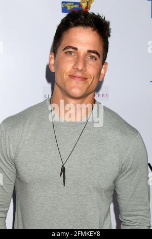 Los Angeles, Kalifornien. Mai 2021. Mike Manning bei der Ankunft für DIE BAY Season Finale Screening, West Hollywood, Los Angeles, CA 8. Mai 2021. Kredit: Priscilla Grant/Everett Collection/Alamy Live Nachrichten Stockfoto