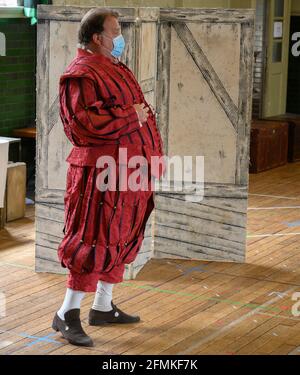 Alford House, London, Großbritannien. 10 Mai 2021. Proben finden im Zentrum von London für die Grange Park Opera Surrey-Produktion von Verdis Comic-Oper Falstaff mit Bryn Terfel in Kostüm statt. Die Oper beginnt am 10. Juni im Grange Park in Surrey und ist ausverkauft. Quelle: Malcolm Park/Alamy Live News. Stockfoto