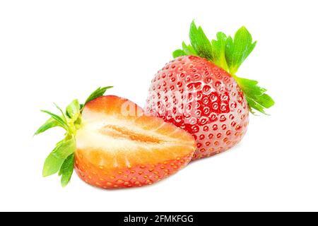 Zwei frische Erdbeeren aus der Nähe auf weißem Hintergrund isoliert Stockfoto