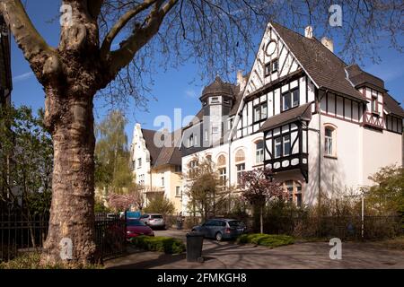 Häuser in der Henry-T.-V.-Boettinger Straße im Stadtteil Wiesdorf, Leverkusen, Nordrhein-Westfalen, Deutschland. Haeuser in der Henry-T.-V.-Boettinger-Stra Stockfoto