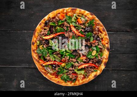 Pizza mit würzigen Paprika und Hackfleisch Stockfoto