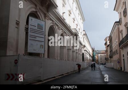 L'Aquila, enge Straßen, Erdbeben Werke, Abruzzen, Italien Stockfoto