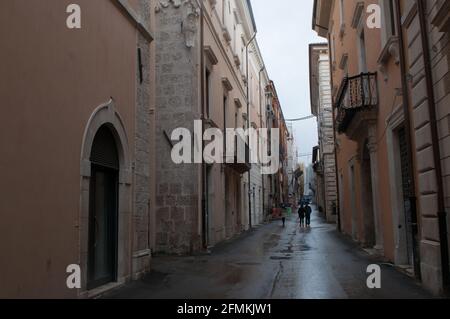 L'Aquila, enge Straßen, Erdbeben Werke, Abruzzen, Italien Stockfoto