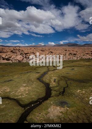 Panoramablick auf erodierte Steinformationen bei Laguna Negra Canyon Valley in Uyuni Sur Lipez Potosi Bolivia South Amerika Stockfoto