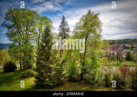 DE - BAYERN: Frühling an der Isar in Bad Tölz (HDR-Fotografie) Stockfoto