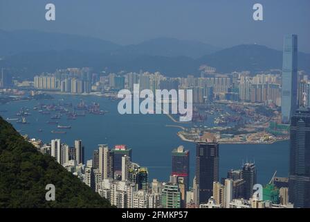 Blick nach Nordwesten in Richtung Kowloon, Victoria Peak, Hongkong, China, Asien Stockfoto