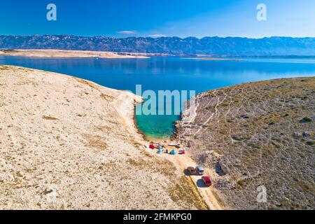 Vrsi. Zadar idyllische Cove Beach in Stein wüste Landschaft in der Nähe von Insel Zecevo, Dalmatien Region von Kroatien Stockfoto