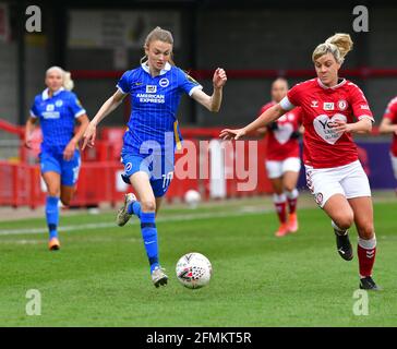 Crawley, Großbritannien. Mai 2021. Ellie Brazil aus Brighton und Hove Albion läuft am 9. Mai 2021 im People's Pension Stadium in Crawley, Großbritannien, beim FA Women's Super League-Spiel zwischen Brighton & Hove Albion Women und Bristol City Women auf das Tor. (Foto von Jeff Mood/phcimages.com) Quelle: PHC Images/Alamy Live News Stockfoto