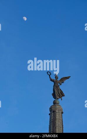 Kriegsdenkmal-Statue am Meer in Aberystwyth, Ceredigion, Wales, Großbritannien Stockfoto
