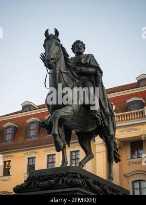 Nahaufnahme des Carl-August-Denkmals Reiterstandskulptur auf dem Demokratieplatz in Weimar Thüringen, Deutschland Europa Stockfoto