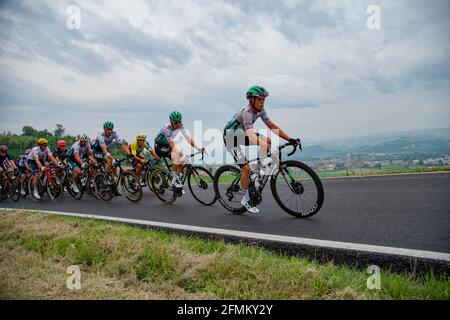 Während der dritten Etappe des Radrennens Giro d'Italia 2021 in Guarene, 190 km zwischen Biella und Canale, Piemont, am 10. Mai 2021. Stockfoto