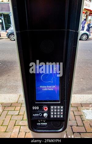 Ein moderner Ersatz für Bezahltelefone - InLink Station mit ultraschnellem WiFi und kostenlosen uk-Anrufen. Stockfoto