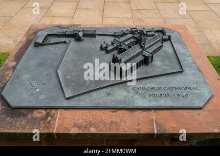 Bronzemodell der Kathedrale von Carlisle, in der Stadt Carlisle, Cumbria, Großbritannien Stockfoto