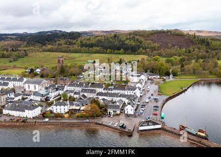 Luftaufnahme des Stadtzentrums von Inveraray am Ufer des Loch Fyne, Argyll, Schottland. Stockfoto