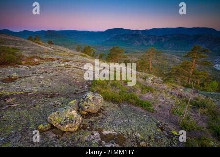 Frühmorgendliches Morgenlicht in Måfjell in Nissedal, Telemark, Norwegen, Skandinavien. Stockfoto