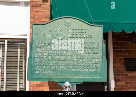 Memphis, TN / USA - 3. September 2020: Elvis Presley und Sun Records Historical Marker vor dem Sun Studio in Memphis, TN Stockfoto
