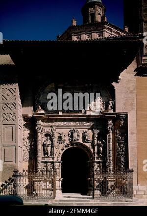 PORTADA RETABLO DE LA COLEGIATA DE SANTA MARIA LA MAYOR DE CALATAYUD - SIGLO XVI-ESTILO PLATERESCO. Autor: Juan Talavera. Lage: COLEGIATA DE SANTA MARIA. CALATAYUD. Saragossa Zaragoza. Spanien. Stockfoto