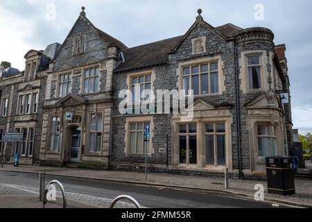 Das Äußere der Lloyds Bank. 102 Regent St, Kingswood, Bristol BS15 8HT (Mai 2021) Stockfoto