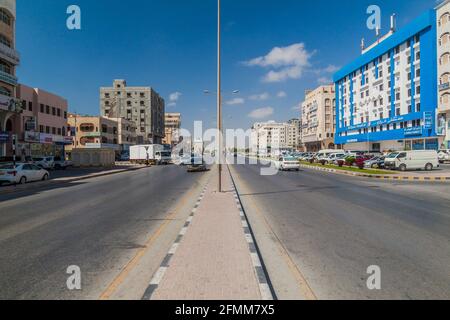 SALALAH, OMAN - 24. FEBRUAR 2017: Blick auf eine Straße in Salalah. Stockfoto