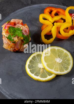 Peruanische Ceviche ist ein traditionelles Gericht, das in Peru konsumiert wird. Die Zubereitungsmethode unterscheidet sich von anderen Orten, unter Verwendung von Zitrone, Fisch, Kartoffeln, Zwiebel, se Stockfoto