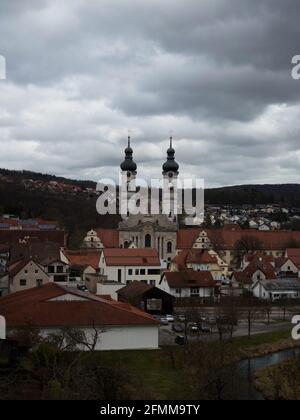 Stadtbild Panorama der Innenstadt von Zwiefalten mit alten historischen Kloster Kloster Kirchengebäude in Reutlingen Tübingen Baden Württemberg Deutschland Eur Stockfoto